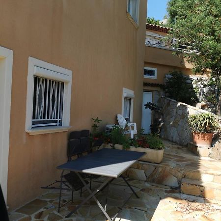 Ou Souleou Lägenhet Bormes-les-Mimosas Exteriör bild