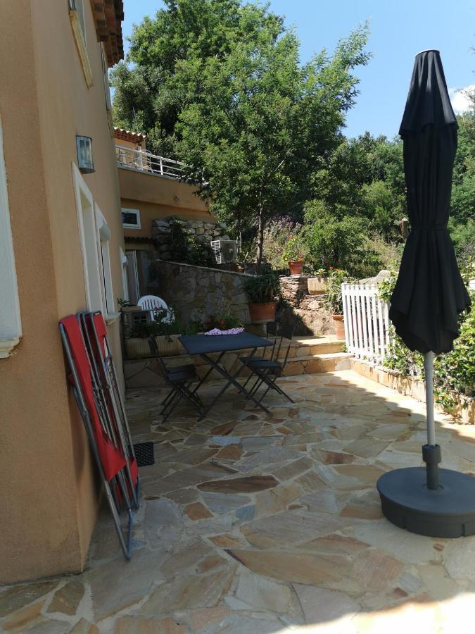Ou Souleou Lägenhet Bormes-les-Mimosas Exteriör bild