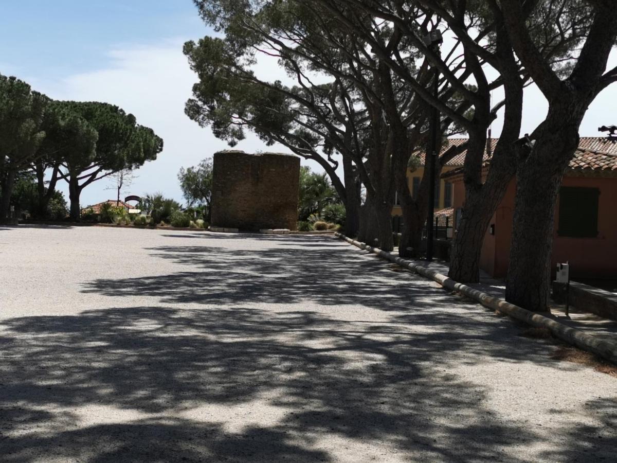 Ou Souleou Lägenhet Bormes-les-Mimosas Exteriör bild